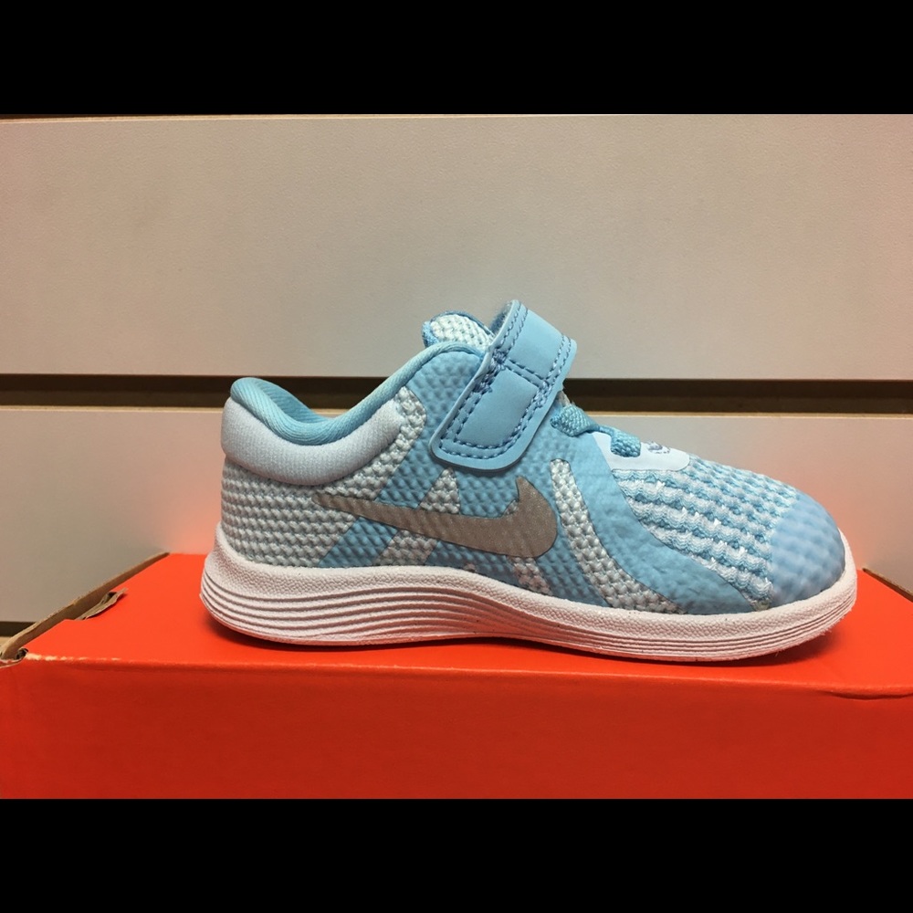 Nike Toddler Revolution 4 sneakers - Picture 2 of 4